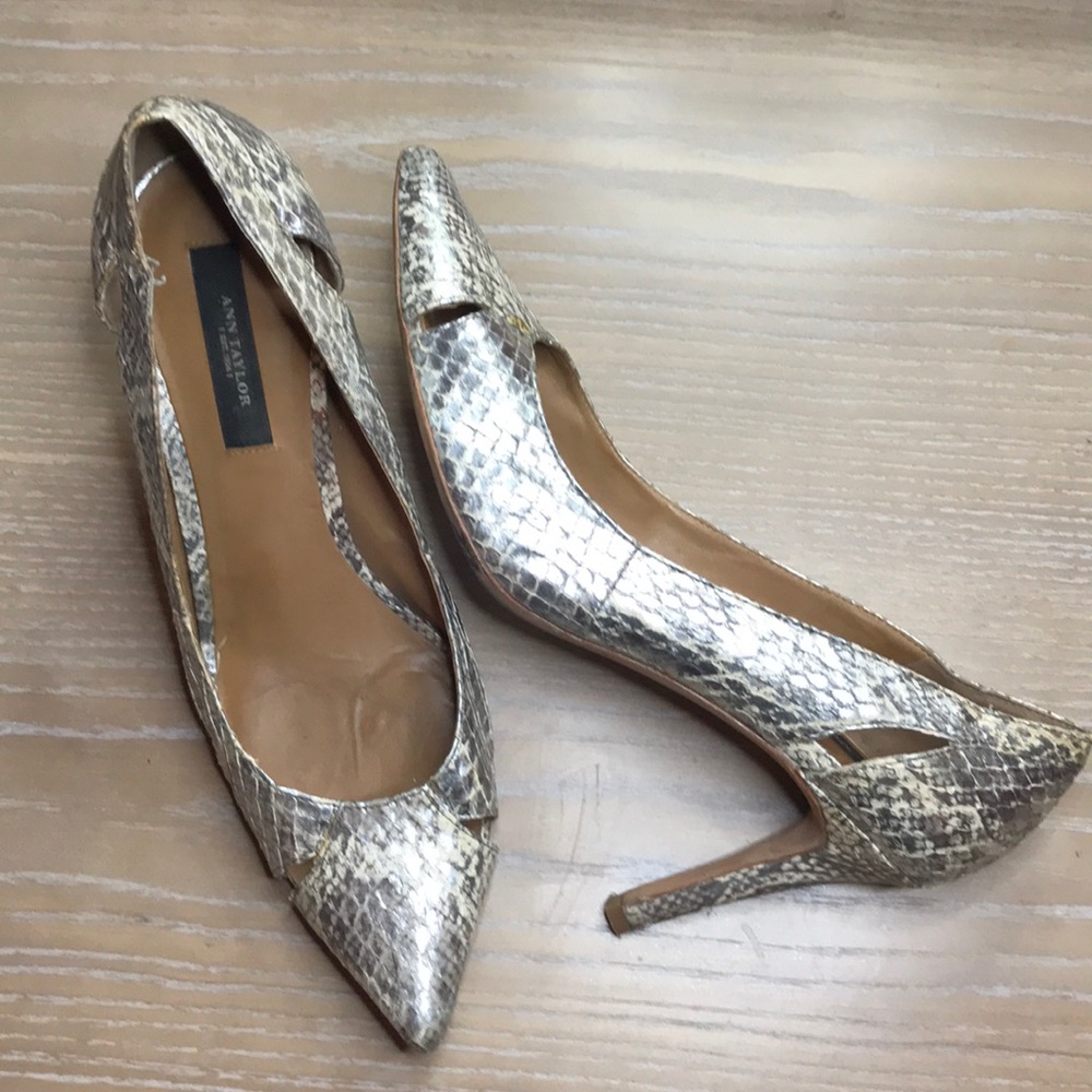 Ann Taylor pointed toe pump